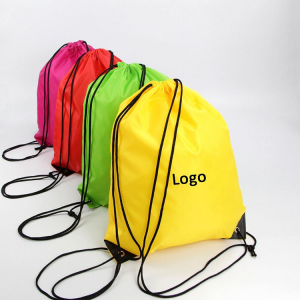 Спортивная сумка из полиэстера популярных цветов на шнурке на заказ